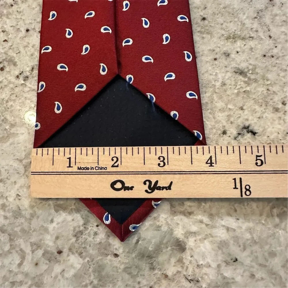 HATHAWAY Men's Red Paisley Silk‎ Blend Necktie 57” x 4”